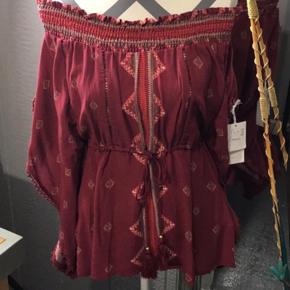 Coco + Jaimeson Off shoulder Top